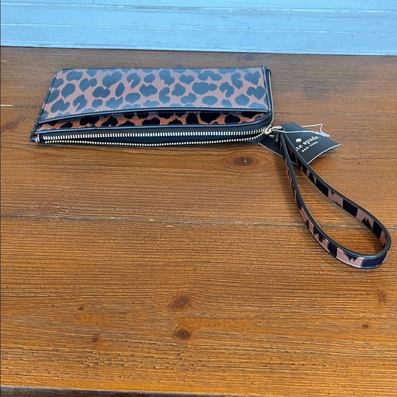 NWT Kate Spade New York Women’s Lucy Spotted Animal Print Medium L Zip Wristlet - Picture 7 of 9